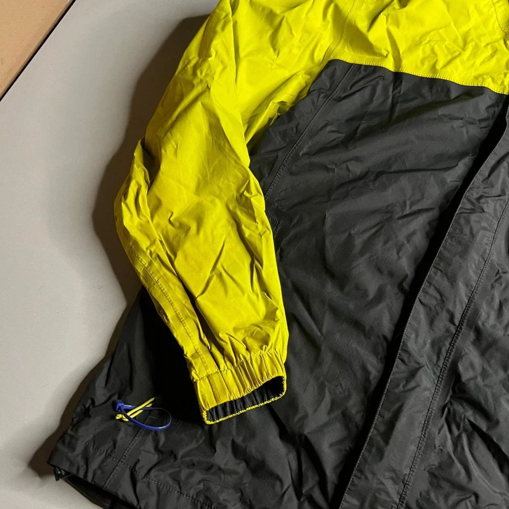 The North Face DryVent Rain Jacket Mens Medium Yellow Grey Hooded Shell SC415526